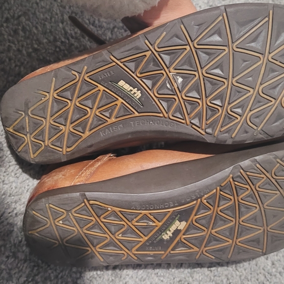 Earth Shoes - Picture 4 of 4